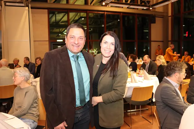 Sabine Huber, RMK Geschäftsstellenleitung Villach, mit Feld am Sees Vizebürgermeister Wolfgang Strasser | Foto: MeinBezirk/Chiara Kresse