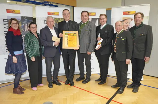 Dritter Platz für Pfarrer Markus Schöck und den regionalen Messwein im Seelsorgeraum Feldbach. | Foto: Roman Schmidt