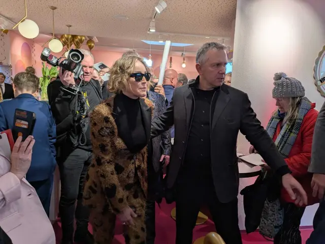 Nach der Firmenführung verließ der Hollywood-Star St. Willibald. | Foto: Kathrin Schwendinger/MeinBezirk