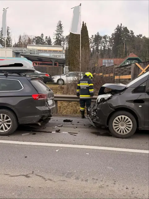 Leider gab es nicht nur Blechschaden, sondern auch verletzte Personen. | Foto: FF Köppling
