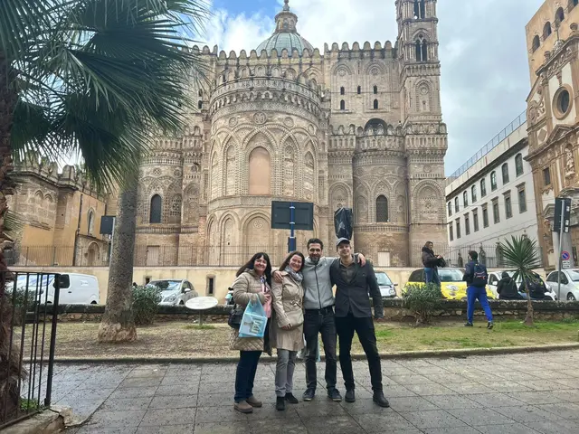 Die BORG Birkfeld Lehrerinnen Karin Scherf-Kachelmaier (links) und Astrid Fasching (2. v. l.) nahmen an einem Erasmus+ Workshop in Palermo teil. | Foto: BORG Birkfeld