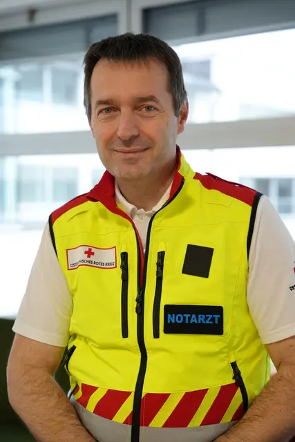 Alexander Franz, Notarzt des Roten Kreuzes Salzburg, schätzte die fachlich hochstehende und praxisnahe Ausbildung. | Foto: Rotes Kreuz Salzburg 