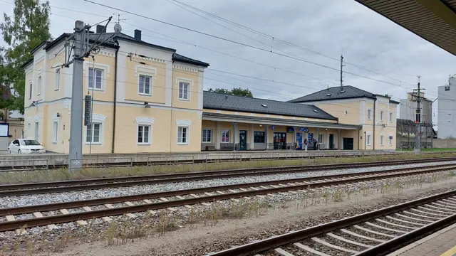 Alle Fernverkehrszüge der ÖBB und der Westbahn werden über Enns umgeleitet.  | Foto: A. Plank