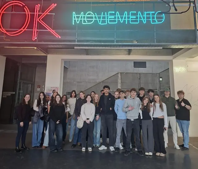 Die Französisch-Schüler/innen der BHAK Bad Ischl mit ihrer Lehrerin Barbara Promberger im Moviemento Programmkino bei der Cinéfête 2026. | Foto: BHAK/BHAS Bad Ischl