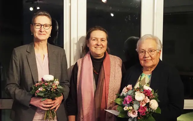 Obfrau Daniela Sulik (Mitte) verabschiedete Langzeitkassierin Gerlinde Rom (re.) und hieß ihre Nachfolgerin Susanne Scheucher (li.) willkommen. | Foto: Robert Pacher