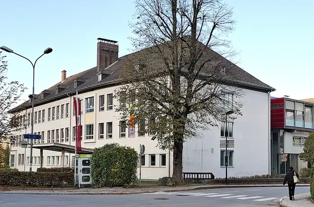 Die Mittelschule stammt aus den 50er-Jahren. | Foto: Josef Wind