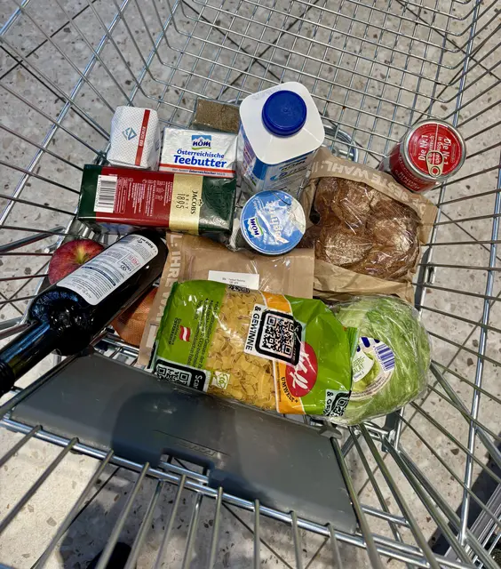 Beim Testeinkauf wählen wir gängige Markenprodukte, bei Obst und Gemüse heimische Produkte, aber keine Bioware.  | Foto: MeinBezirk/Birgit Bachhofner