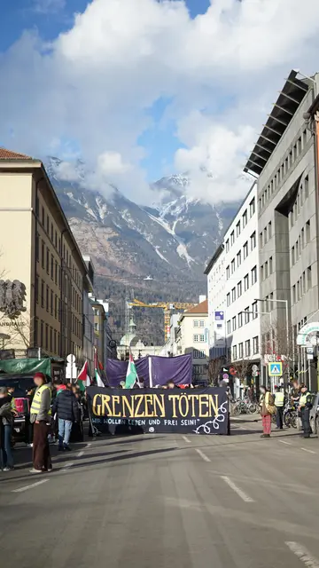 Am vergangenen Samstag, den 07. Februar, fanden sich mehr als tausend Personen für die Grenzen töten Demo ein. | Foto: Links vom Inn