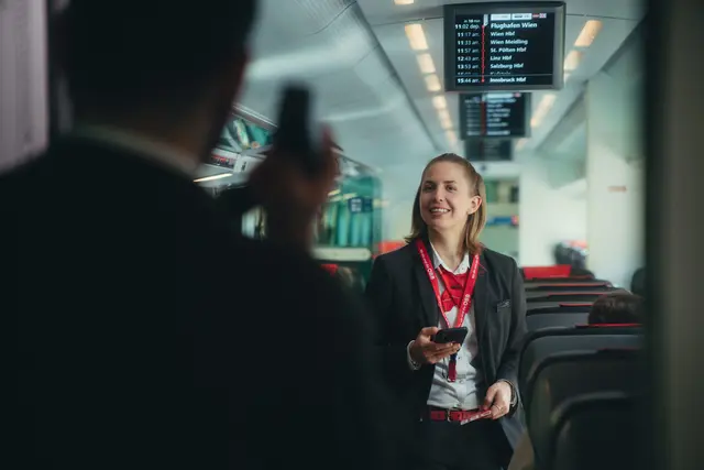 Die ÖBB bauen ihren Personalstand in Tirol heuer deutlich aus und suchen hunderte neue Mitarbeiterinnen und Mitarbeiter. Besonders gefragt sind Kräfte für den Zugbetrieb sowie technische und handwerkliche Berufe. | Foto: ÖBB/Leonte