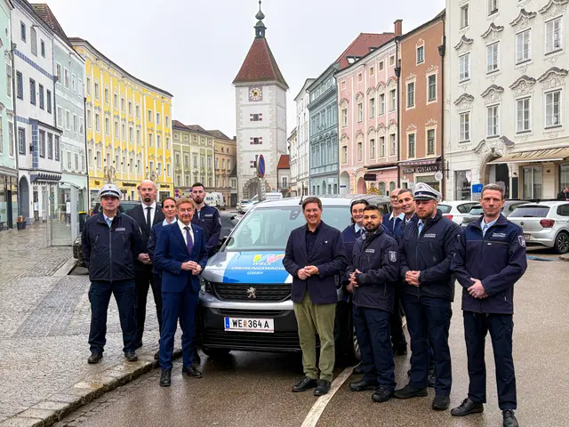 Zwei Frauen und sieben Männer bilden das Team der Ordnungswache Stadt Wels GmbH, welches in der Roseggerstraße 7 ihren Stützpunkt hat. | Foto: Stadt Wels