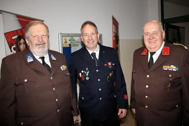 Verschiedenste Uniformen waren am Ball anzutreffen. | Foto: Cescutti