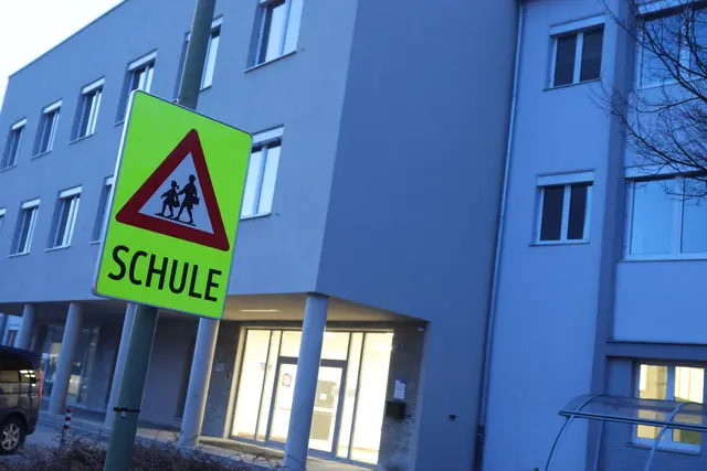 Amoklaufdrohung durch einen Unbekannten in der "Mozartschule" in Wels-Neustadt löste Großeinsatz der Polizei aus. | Foto: laumat.at