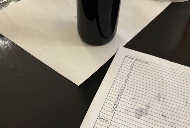 Pünktlich begann zunächst die Verkostung der Weißweine, im Anschluss wurden die Rotweine bewertet. | Foto: Privat