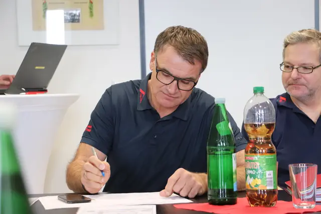 Sepp Zirkl berichtete über vorbeugenden Brandschutz und Arbeitssicherheit | Foto: Edith Ertl