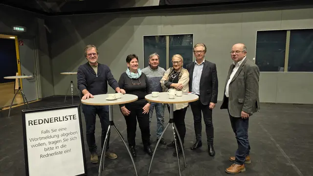 Rudolf Maurer, Renate Kousal, Karl Havlicek, Helga und Franz Süß, Bürgermeister Johann Laa (ÖVP) waren für Trautmannsdorf beim Verfahren. | Foto: Marktgemeinde Trautmannsdorf