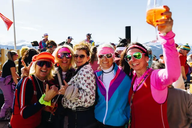 Während der Woche sorgen Live-Bands und DJs auf ausgewählten Hütten. | Foto: C. Überall
