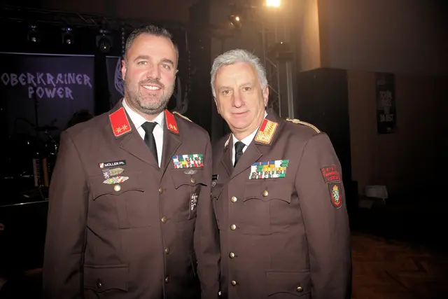 Das Kommando Philipp Müller und BR Josef Pirstinger freuten sich über das rege Interesse. | Foto: Cescutti