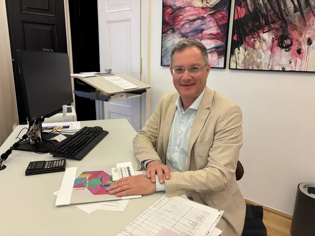 Bürgermeister Bernhard Zwielehner im Gespräch mit MeinBezirk.  | Foto: MeinBezirk