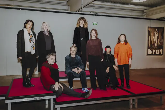 Das brut präsentiert das "imagetanz 2026"-Programm. V.l.n.r.: Kulturstadträtin Veronica Kaup-Hasler (SPÖ), Intendantin Kira Kirsch, Arno Böhler, Flori Gugger, Katrin Brehm, Stephanie Höltschl, Cat Jimenez, Liv Schellander. | Foto: Christine Miess