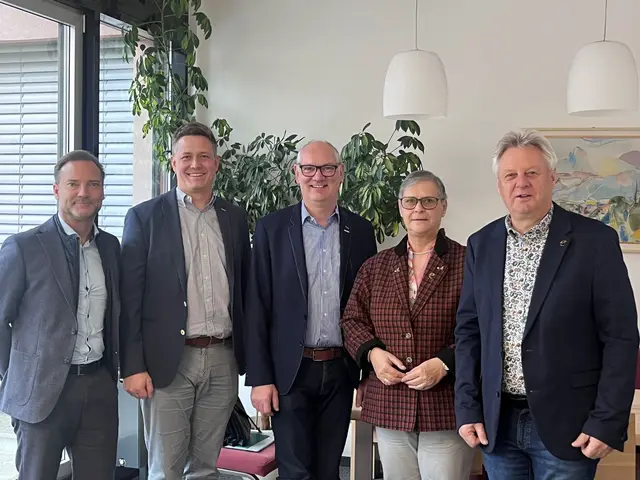 Von links nach rechts: AL Bern­hard Resch, Chris­tian Wastian, BA, Hanns Statt­mann, Vizebgm. Irmgard Hart­lieb und Bgm. DI Leopold Astner  | Foto: Stadtgemeinde Hermagor