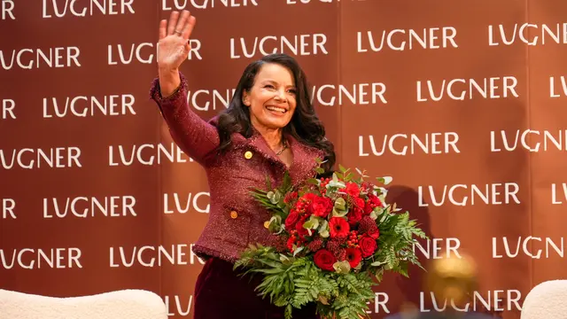 Die US-Schauspielerin Fran Drescher, weltbekannt als schrille, liebenswerte „Nanny Fine“, sorgte am Mittwoch in der Lugner City für Begeisterung. | Foto: Andreas Pölzl/MeinBezirk