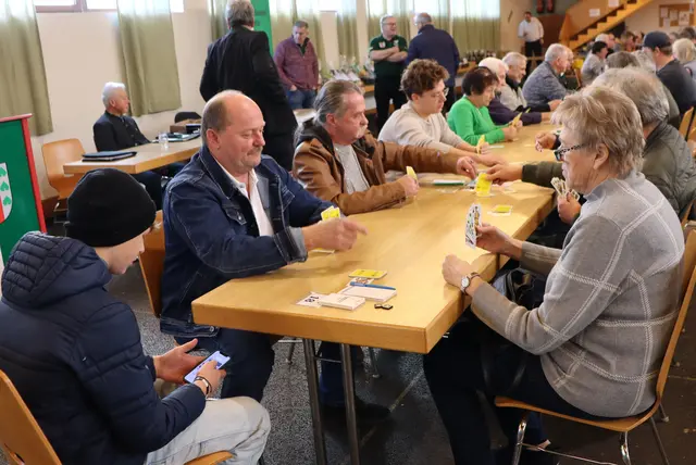 Es gab wohl auch andere Interessen als das Schnapsen | Foto: Gerhard Langmann