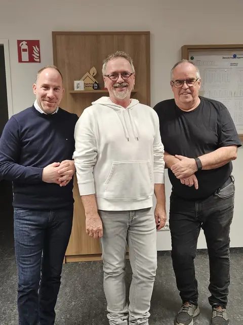 Vizebürgermeister Jürgen Arbinger, Helmuth Paar, Bürgermeister Robert Szekely. | Foto: Gemeinde Klein-Neusiedl