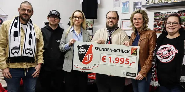 v.l.: Obmann-Stellvertreter Robert Chuda, Kassier-Stellvertreter Thomas Hofbauer, Henrietta Odelga (Leiterin der Finanzabteilung der Gemeinde Maria Enzersdorf), Obmann Christoph Friesacher, Vizebürgermeisterin Maria Enzerdorf Michaela Haidvogel sowie Kassierin Tanja Stumpfel. | Foto: Lea-Katharina Stumpfel