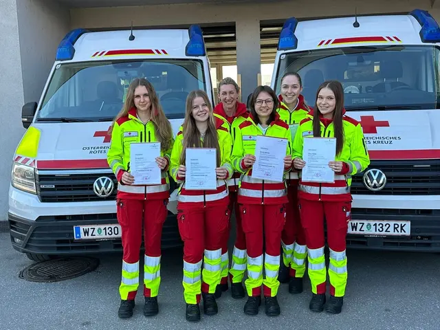 Sechs neue Rettungssanitäterinnen verstärken das Team.  | Foto: RK Gleisdorf 