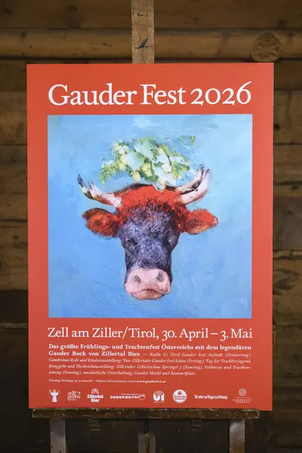 Das Sujet, welches vom Künstler Anton Christian gestaltet wurde, ziert ein Tux-Zillertaler Rind.

 | Foto: Zillertal Bier/Franz Oss