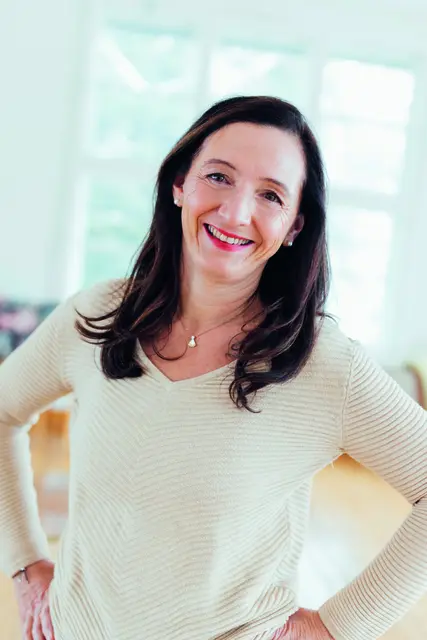 Petra Pellini liest im Oberalmer Filzhofgütl. | Foto: Petra Pellini/Nina Pröll