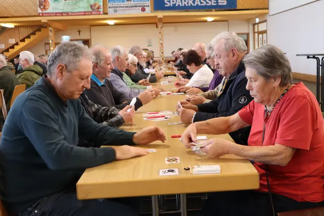Auch Winzer beherrschen das Schnapsen | Foto: Gerhard Langmann