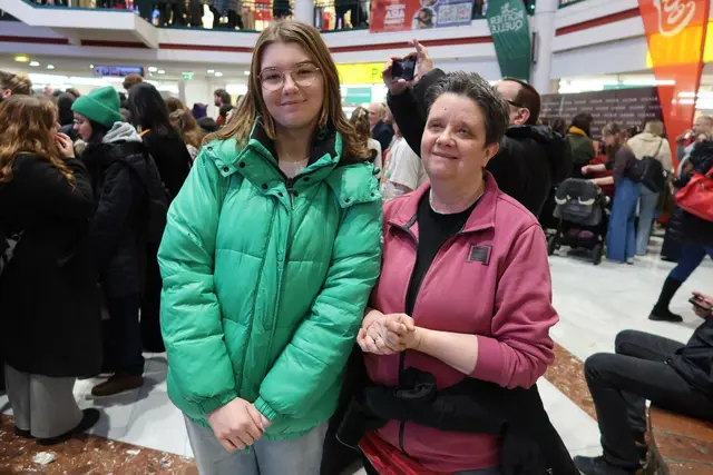 Lola und Erika (re) sind beide Nanny-Fans.  | Foto: Patricia Hillinger/MeinBezirk