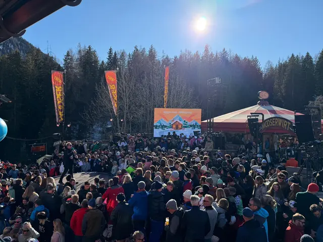 Isi Glück, Calvin Kleinen, Mickie Krause, DJ Ötzi, Lorenz Büffel, Anna-Maria Zimmermann und voXXclub sorgten beim Mooserwirt in St. Anton für ausgelassene Stimmung. | Foto: Kruger Media GmbH