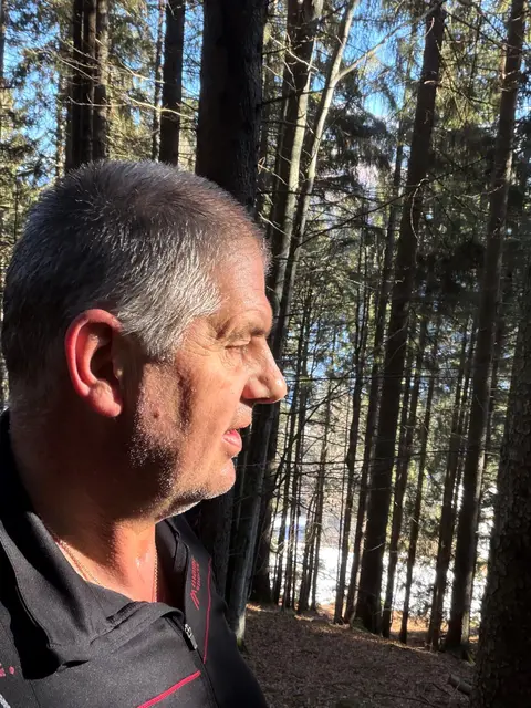 Bürgermeister Günter Resch hält sich am liebsten in den Wäldern der Jochberger Sonnenseite auf. | Foto: Günter Resch