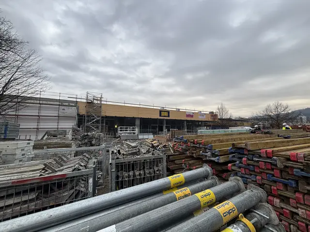 Aktuell ist die Baustelle beim Pro noch in vollem Gang. | Foto: MeinBezirk/Silvia Gschwandtner