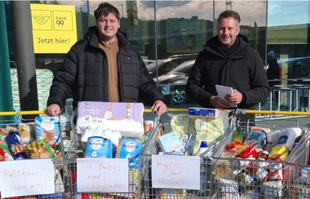 Marco Gratzer (l.) und Christopher Suppan organisierten in Köflach den "Sozialen Einkaufswagen". | Foto: MeinBezirk