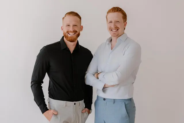 Roman und Gregor Schweiger von Schweiger Homes über die Entwicklung des Immobilienmarktes im Bezirk Neunkirchen.  | Foto: Patrick Haberler