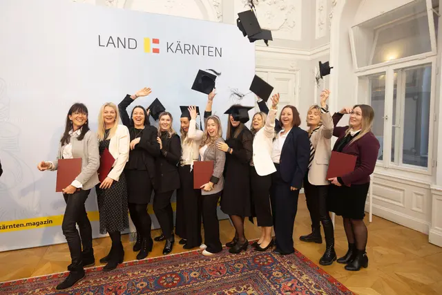 Insgesamt wurden 29 Zertifikate verleiht. | Foto: LPD Kärnten/Peter Just