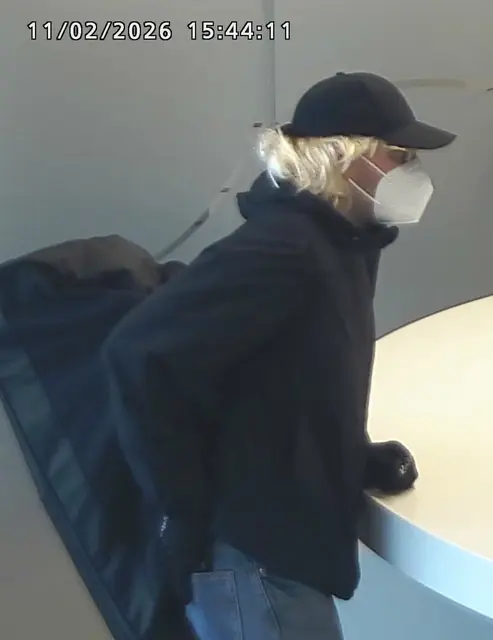 Hinweise erbeten: Die Polizei fahndet weiterhin nach dem Mann, der am Mittwoch eine Bankfiliale in Graz-Andritz überfallen haben soll.  | Foto: LPD Stmk