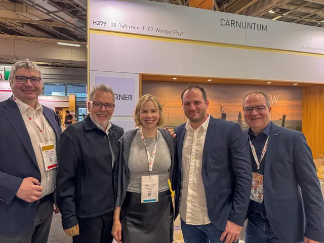Reinhard Zöchmann (NÖ Weinbaupräsident), Robert Payr, Caroline Taferner, Christoph Artner, Klaus Goldmann (GF Wein Niederösterreich) | Foto: Wein Niederösterreich