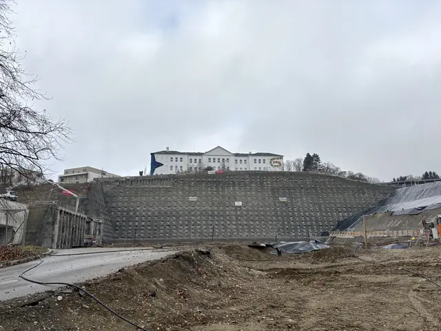 Die Baustelle befindet sich unmittelbar unter dem museum gugging. | Foto: MeinBezirk/Seebacher