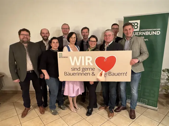 v.l.n.r.: Ortsbauernobmann Florian Hörtenhuber, Vizebürgermeister Clemens Kreinecker, Jennifer Fürst-Holzinger, ÖVP-Obmann Fabian Ritzberger, Ortsbäuerin Michaela Lehner, Andreas Ortner, Jutta Ortner, Bauernbundobmann Josef Bergmayr, Paul Lehner, Ludwig Schurm jun. | Foto: ÖVP Alkoven/Ritzberger