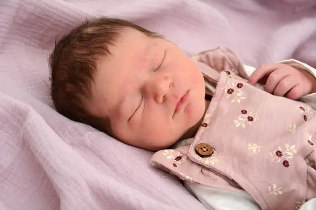 Name: Malea
Geburtsdatum: 25.01.2026
Gewicht: 3.460 g
Größe: 50 cm
Eltern: Nadine und Rene Fuchs aus Kapfenberg | Foto: Babysmile