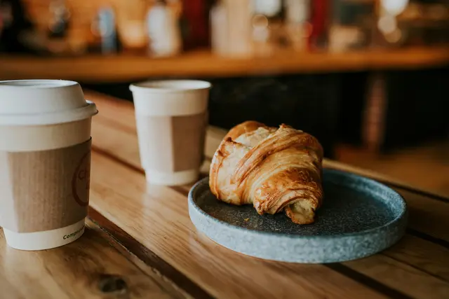 Neben Snacks, Backwaren aus familiärer Produktion und Kaffeegenuss hat Reini´s Laden auch ausgewählte Biere, Weine, Spirituosen und unterschiedlichste Spielwaren im Sortiment. | Foto: Symbolbild: Pexels.com