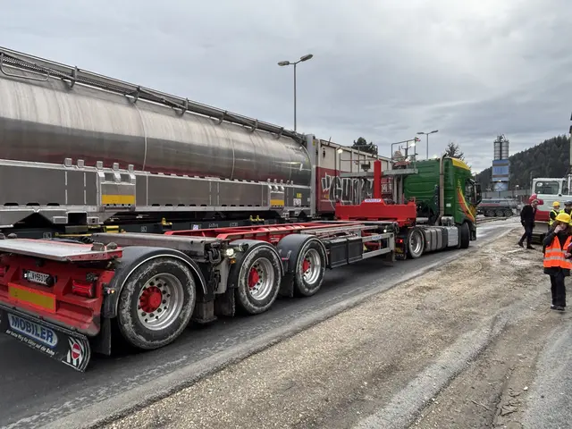 Eine absolute Neuheit bei den Mobilern: Auch Silotanks können nun einfach vom Zug auf den Lkw verladen werden. | Foto: MeinBezirk.at/Astrid Siebert