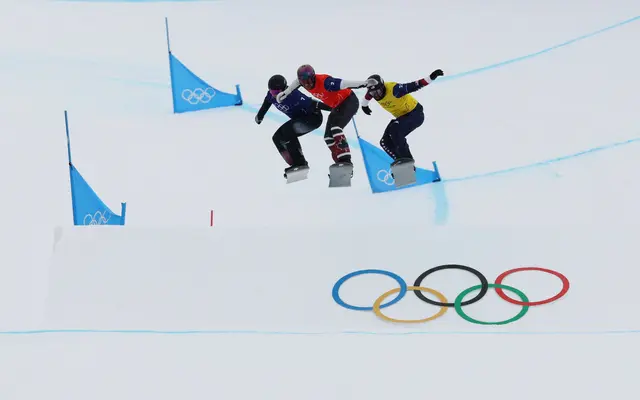 Eliot Grondin aus Kanada, Alessandro Hämmerle aus Österreich und Nick Baumgartner aus den Vereinigten Staaten in Aktion. | Foto: APA-Images / REUTERS / Gintare Karpaviciute