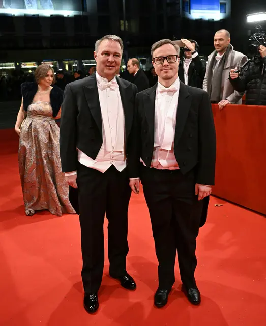Vizekanzler und Kulturminister Andreas Babler (l, SPÖ) ist eingetroffen. | Foto: APA-Images / APA / HELMUT FOHRINGER