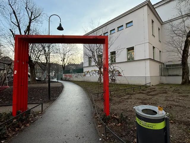 Im Mai und Juni können Kinder erst ab 13 Uhr ins Einsiedlerbad. Eine Petition will das verhindern – seien die Stunden am Vormittag essenziell für Kindergärten und Familien. | Foto: Nathanael Peterlini/MeinBezirk