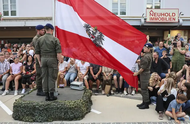 Am Friedberger Hauptplatz kann man am 27. Februar ab 14 Uhr bei der Angelobung der Rekruten zusehen.  | Foto: BMLV/ Grebien